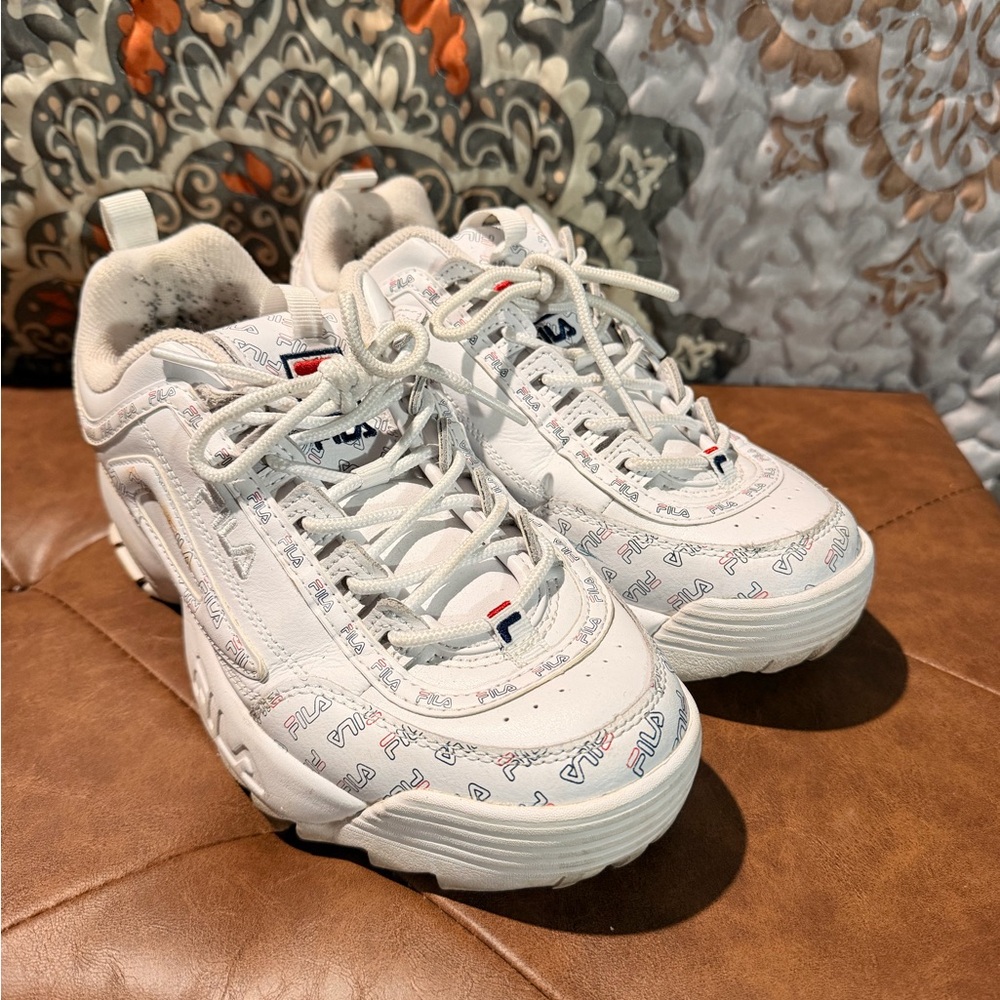 Fila Disrupter 2 limited ed platform sneaker -so cute Fila logo everywhere✨ 8.5